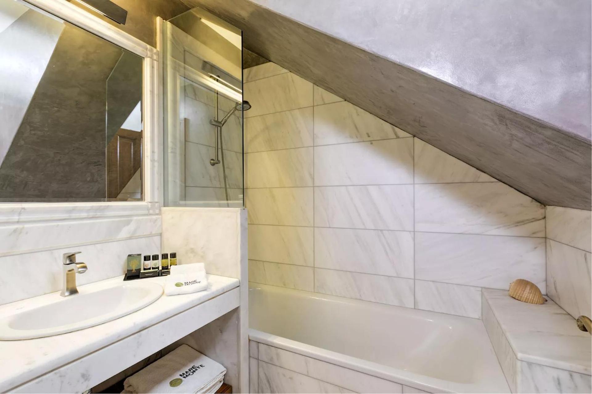 Mare Monte Luxury Suites Spétses Exteriör bild
